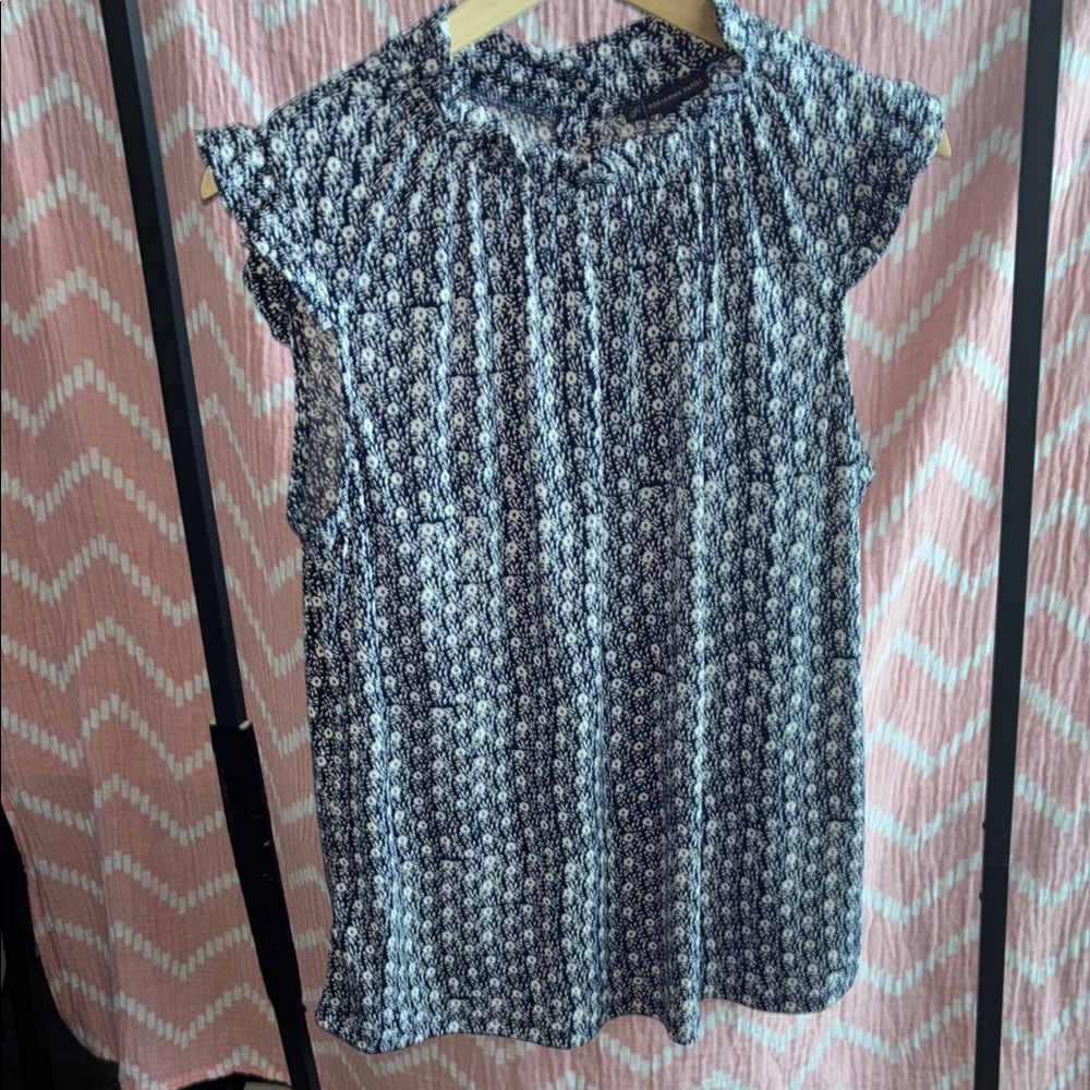 Navy and White Floral Patterned Sleeveless Blouse